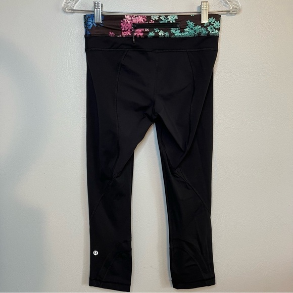 Lululemon Pants Black Cropped Leggings Floral Waist Band Yoga Running Logo Sz 4 - Picture 2 of 10